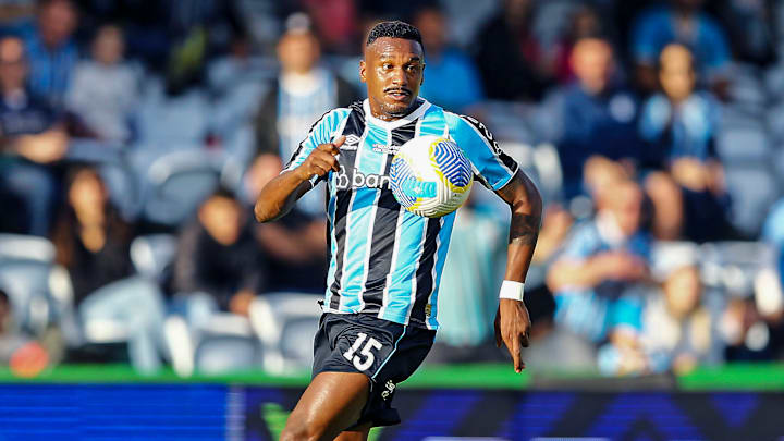 Edenilson deve ser titular nesta quarta-feira