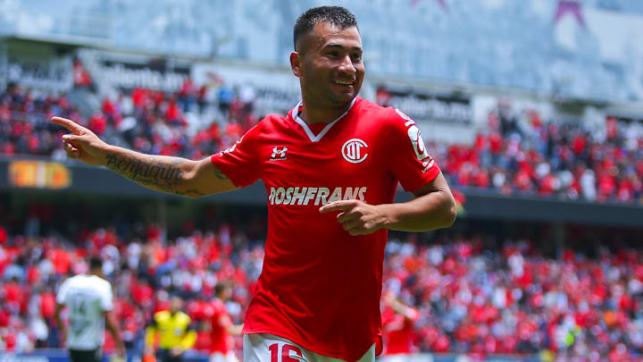 El chileno Jean Meneses está respondiendo a la confianza que le dio el técnico Ignacio Ambriz, que lo trajo de León a Toluca. El chileno Jean Meneses está respondiendo a la confianza que le dio el técnico Ignacio Ambriz, que lo trajo de León a Toluca.