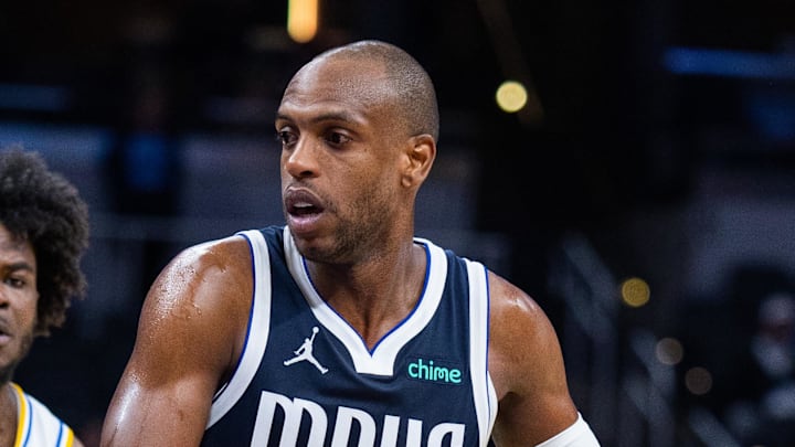 Feb 22, 2026; Indianapolis, Indiana, USA; Dallas Mavericks forward Khris Middleton (20) dribbles the ball while Indiana Pacers forward Jarace Walker (5) defends in the second half at Gainbridge Fieldhouse. Mandatory Credit: Trevor Ruszkowski-Imagn Images Feb 22, 2026; Indianapolis, Indiana, USA; Dallas Mavericks forward Khris Middleton (20) dribbles the ball while Indiana Pacers forward Jarace Walker (5) defends in the second half at Gainbridge Fieldhouse. Mandatory Credit: Trevor Ruszkowski-Imagn Images