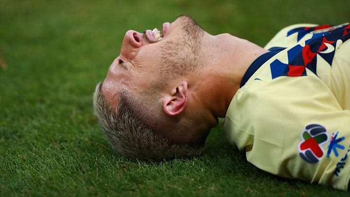 El argentino Guido Rodríguez del América se lamenta tras perder la final ante Rayados,