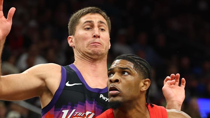 Portland Trail Blazers guard Scoot Henderson drives to the basket against Phoenix Suns guard Collin Gillespie.