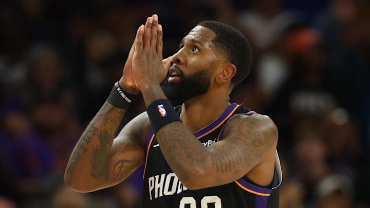 Apr 17, 2026; Phoenix, Arizona, USA; Phoenix Suns forward Royce O'Neale (00) celebrates a shot against the Golden State Warriors during the second half in the play-in rounds of the 2026 NBA Playoffs at Mortgage Matchup Center. Mandatory Credit: Mark J. Rebilas-Imagn Images