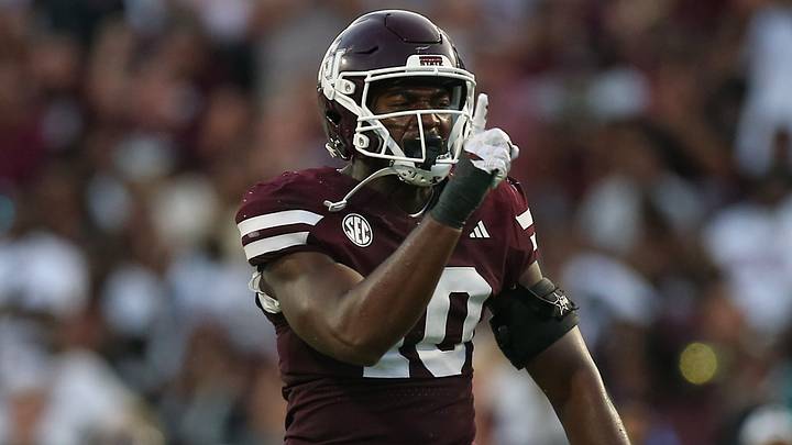 Mississippi State Bulldogs linebacker Jalen Smith (10) reacts after a tackle during the first quarter against the Louisiana Monroe Warhawks at Davis Wade Stadium at Scott Field. Mississippi State Bulldogs linebacker Jalen Smith (10) reacts after a tackle during the first quarter against the Louisiana Monroe Warhawks at Davis Wade Stadium at Scott Field.