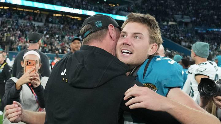 Oct 11, 2026; Tottenham, ENG;  Jacksonville Jaguars head coach Liam Coen celebrates with safety Eric Murray (29) after the game against the Philadelphia Eagles at Tottenham Hotspur Stadium.  Mandatory Credit: Kirby Lee-Imagn Images