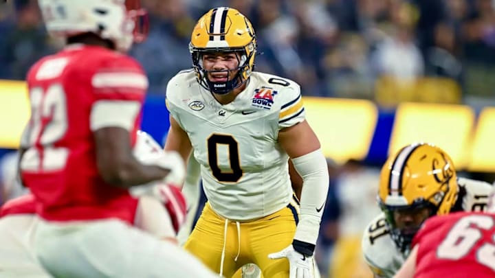 Cal linebacker Cade Uluave