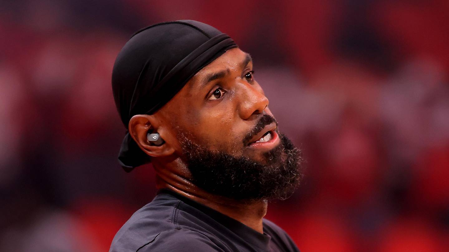LeBron James' Wife Savannah Shows Love for Another Team Before Lakers Game