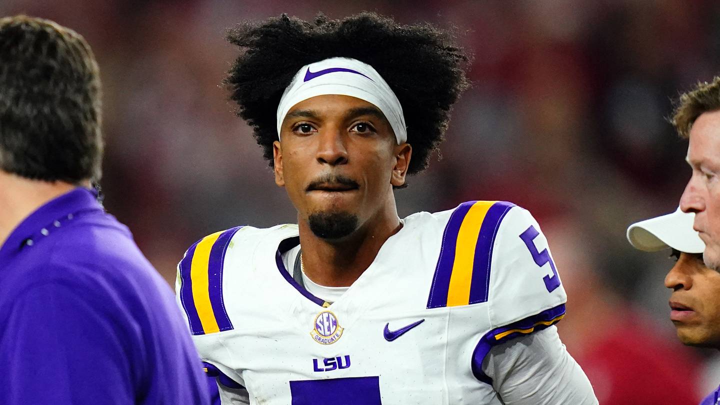Jayden Daniels Feels "Disrespected" That LSU Gave No. 5 to DJ Pickett