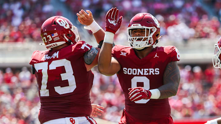  Oklahoma DL Jonah Laulu (8) and C Andrew Raym (73)