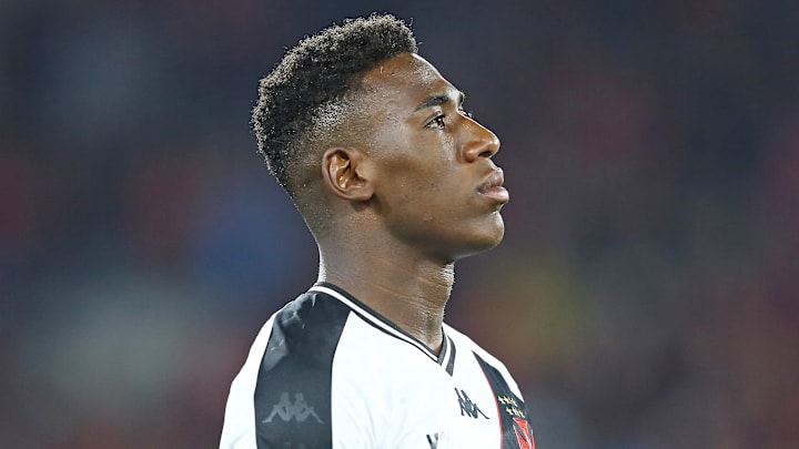 Léo está em baixa junto ao torcedor cruzmaltino Léo está em baixa junto ao torcedor cruzmaltino