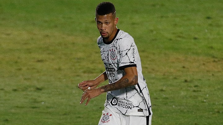 João Victor tem 23 anos e pode ser comprado por 12 milhões de euros