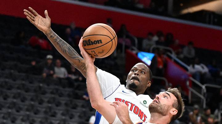 Oct 5, 2026; Detroit, Michigan, USA; Detroit Pistons guard Javonte Green (31) gets ready to block a layup by Phoenix Suns guard Pat Spencer (61) in the third quarter at Little Caesars Arena. Mandatory Credit: Lon Horwedel-Imagn Images Oct 5, 2026; Detroit, Michigan, USA; Detroit Pistons guard Javonte Green (31) gets ready to block a layup by Phoenix Suns guard Pat Spencer (61) in the third quarter at Little Caesars Arena. Mandatory Credit: Lon Horwedel-Imagn Images
