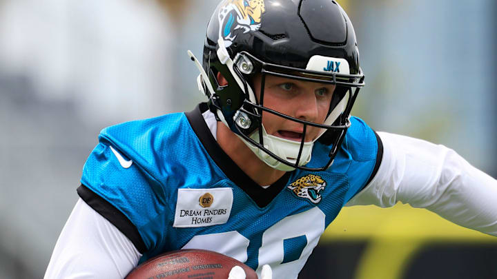 Jacksonville Jaguars tight end Tanner Koziol (89) runs the ball during rookie minicamp at the Miller Electric Center, Saturday, May 9, 2026 in Jacksonville, Fla. Today was the second of a three day camp concluding Sunday.