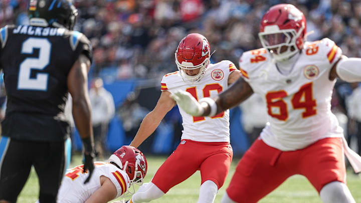 Nov 24, 2024; Charlotte, North Carolina, USA; Kansas City Chiefs place kicker Spencer Shrader (40) adds a field goal during the first quarter against the Carolina Panthers at Bank of America Stadium. Mandatory Credit: Jim Dedmon-Imagn Images