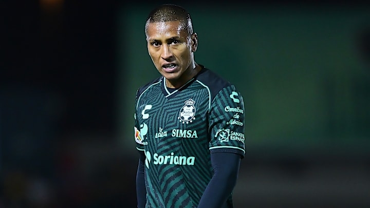 Según la agencia RTI Esporte, el Gremio de Brasil tiene en la mira al pivote peruano Pedro Aquino de Santos Laguna.