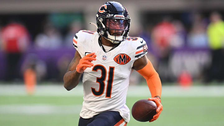 Nov 16, 2025; Minneapolis, Minnesota, USA; Chicago Bears free safety Kevin Byard (31) runs for a gain following an interception during the second quarter against the Minnesota Vikings at U.S. Bank Stadium. 