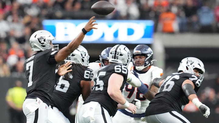 Dec 7, 2025; Paradise, Nevada, USA; Las Vegas Raiders quarterback Geno Smith (7) passes the ball against the Denver Broncos during the first half at Allegiant Stadium. Mandatory Credit: Stephen R. Sylvanie-Imagn Images Dec 7, 2025; Paradise, Nevada, USA; Las Vegas Raiders quarterback Geno Smith (7) passes the ball against the Denver Broncos during the first half at Allegiant Stadium. Mandatory Credit: Stephen R. Sylvanie-Imagn Images