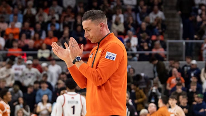 Auburn Tigers head coach Steven Pearl is rebuilding the roster through the transfer portal.
