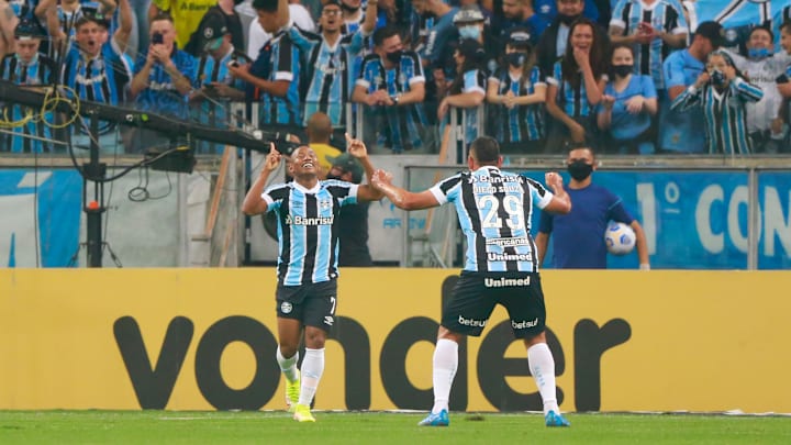 Campaz volta a ter a companhia de Diego Souza 