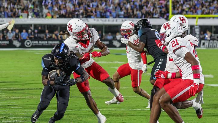 Nov 7, 2025; Orlando, Florida, USA; UCF Knights wide receiver Duane Thomas Jr. (7) is forced out of bounds by Houston Cougars defensive back Kentrell Webb (8) during the first quarter at Acrisure Bounce House. Mandatory Credit: Mike Watters-Imagn Images Nov 7, 2025; Orlando, Florida, USA; UCF Knights wide receiver Duane Thomas Jr. (7) is forced out of bounds by Houston Cougars defensive back Kentrell Webb (8) during the first quarter at Acrisure Bounce House. Mandatory Credit: Mike Watters-Imagn Images