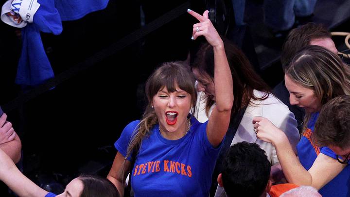 Jun 10, 2026; New York, New York, USA; Taylor Swift celebrates with Alana Haim and Este Haim after game four of the 2026 NBA, Basketball Herren, USA Finals between the San Antonio Spurs and New York Knicks at Madison Square Garden. Jun 10, 2026; New York, New York, USA; Taylor Swift celebrates with Alana Haim and Este Haim after game four of the 2026 NBA, Basketball Herren, USA Finals between the San Antonio Spurs and New York Knicks at Madison Square Garden.