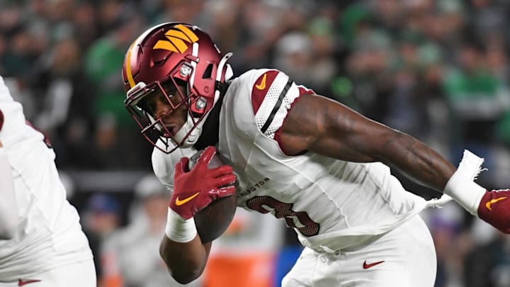 Nov 14, 2024; Philadelphia, Pennsylvania, USA; Washington Commanders running back Brian Robinson Jr. (8) runs with the ball against the Philadelphia Eagles during the first quarter at Lincoln Financial Field. Mandatory Credit: Eric Hartline-Imagn Images