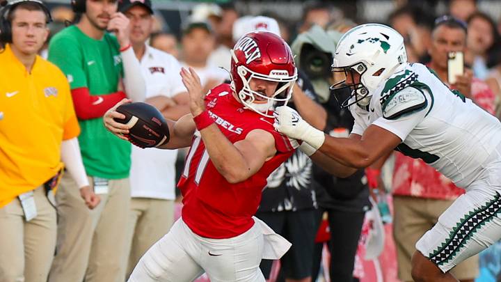 UNLV quarterback Jackson Arnold