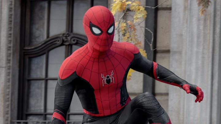 Doctor Strange (Benedict Cumberbatch) looks on at Spider-Man in Columbia Pictures' SPIDER-MAN: NO WAY HOME. Courtesy of Sony Pictures. ©2021 CTMG. All Rights Reserved. MARVEL and all related character names: © & ™ 2021 MARVEL