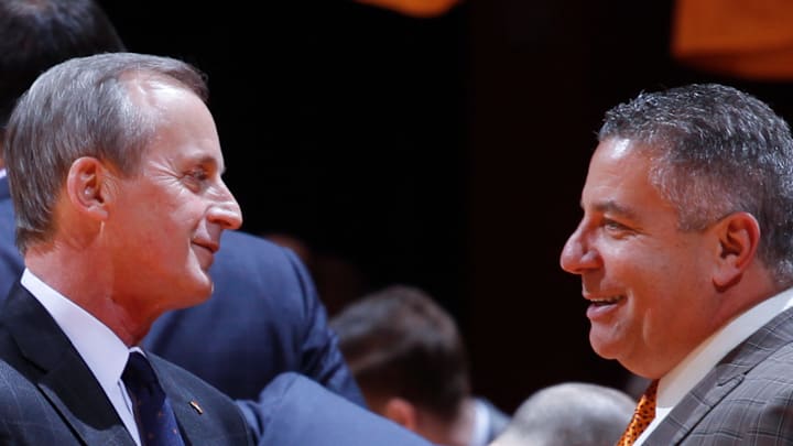 Bruce Pearl and Rick Barnes exchange final messages before Tennessee-Auburn
