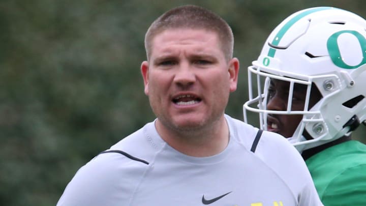 Oregon defensive coordinator Tosh Lupoi directs practice March 29, 2022.

Tosh Lupoi