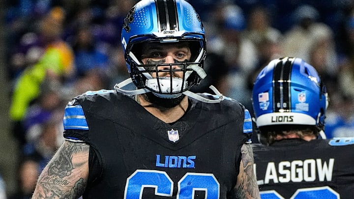 Detroit Lions offensive tackle Taylor Decker (68) warms up before the game between Detroit Lions and Minnesota Vikings Detroit Lions offensive tackle Taylor Decker (68) warms up before the game between Detroit Lions and Minnesota Vikings