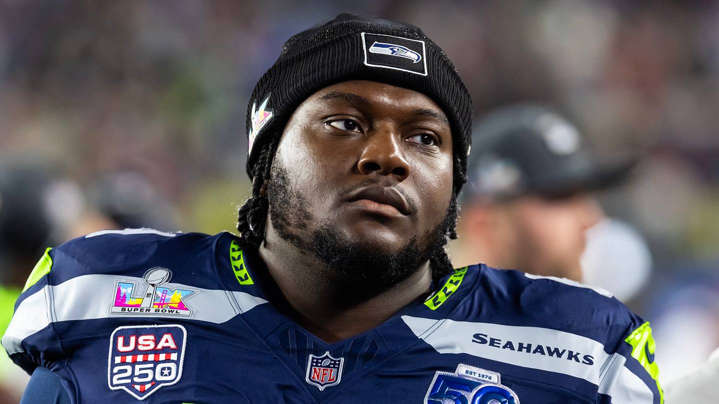 Seattle Seahawks Seeing Unexpected Battle of Starting Right Guard