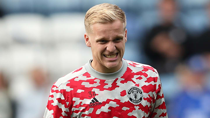 Van de Beek can't catch a break at Manchester United