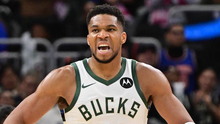  Milwaukee Bucks forward Giannis Antetokounmpo (34) celebrates