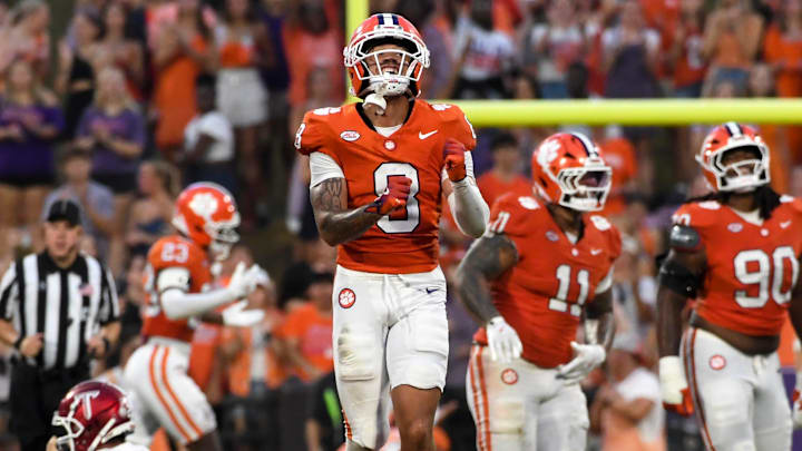 Falcons Add Playmaking Corner Avieon Terrell, Pair Him with Brother A.J.