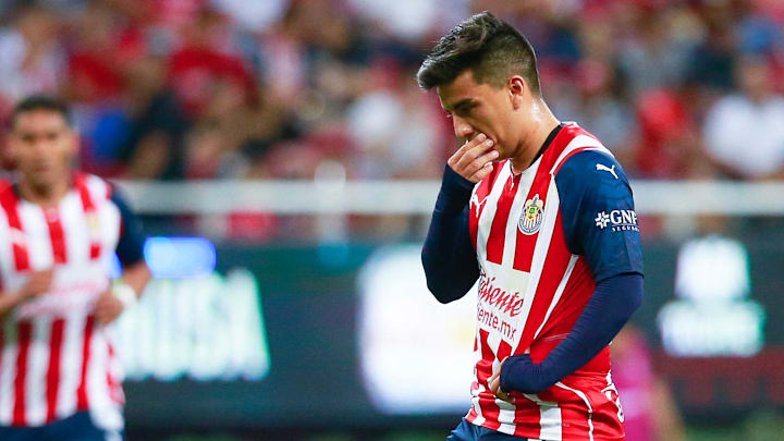 La aventura de Chivas en el Clausura 2022 llegó a su fin y ahora toca analizar quiénes se van y quiénes se quedan para el Apertura 2022.