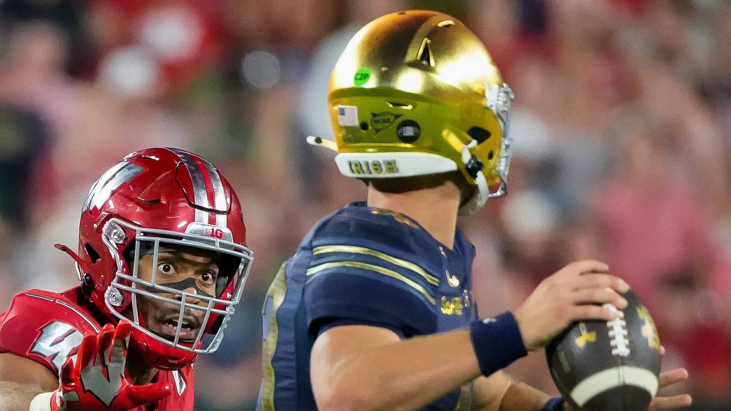 CJ Carr is proving patience may be his most dangerous weapon for Notre Dame yet