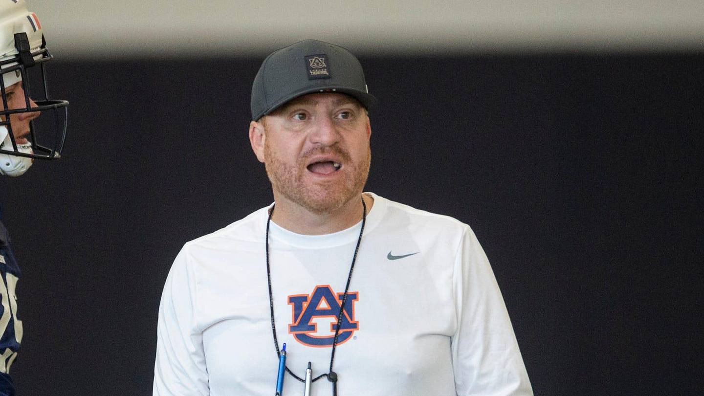 Alex Golesh continues to shove rival coaches in locker with hot recruiting stretch