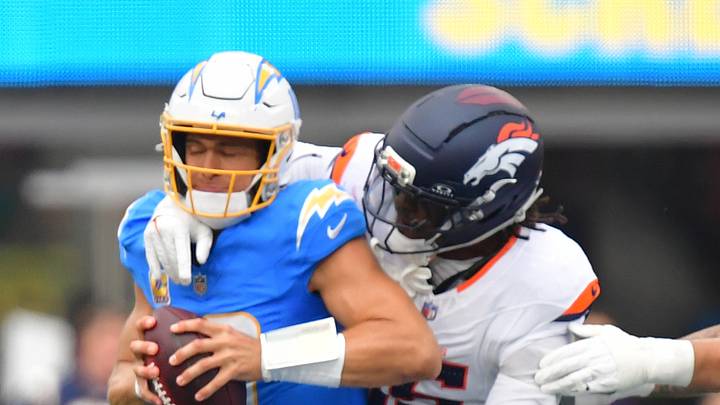 Denver Broncos linebacker Nik Bonitto