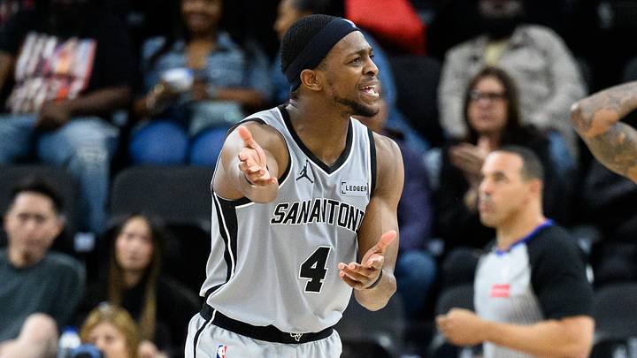 Apr 2, 2026; Inglewood, California, USA; San Antonio Spurs guards De'aaron Fox (4) and Devin Vassell (24) react during the second half against the Los Angeles Clippers at Intuit Dome. Mandatory Credit: William Liang-Imagn Images