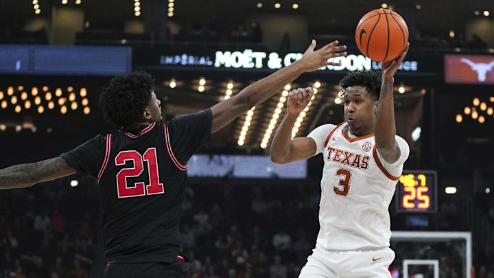 Texas Longhorns guard Dailyn Swain (3) passes the ball against Georgia Bulldogs forward Jake Wilkins (21) during the first half at Moody Center. 