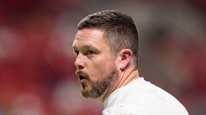 Oregon head coach Dan Lanning takes the field as the Oregon Ducks face the Indiana Hoosiers in the Peach Bowl on Jan. 9, 2026, at Mercedes-Benz Stadium in Atlanta, Georgia.