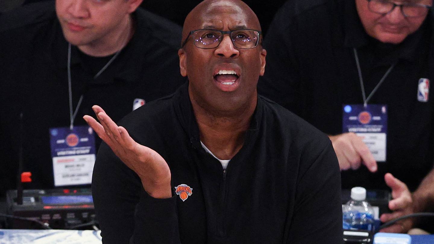 Mike Brown is learning Knicks can’t sit Jalen Brunson and Karl-Anthony Towns together
