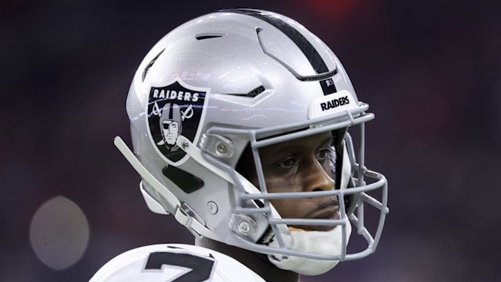 Dec 21, 2025; Houston, Texas, USA; Las Vegas Raiders quarterback Geno Smith (7) looks towards the sideline during the game against the Houston Texans at NRG Stadium. Mandatory Credit: Troy Taormina-Imagn Images Dec 21, 2025; Houston, Texas, USA; Las Vegas Raiders quarterback Geno Smith (7) looks towards the sideline during the game against the Houston Texans at NRG Stadium. Mandatory Credit: Troy Taormina-Imagn Images