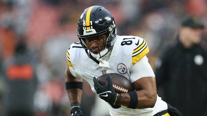 Dec 28, 2025; Cleveland, Ohio, USA; Pittsburgh Steelers tight end Jonnu Smith (81) Mandatory Credit: Scott Galvin-Imagn Images Dec 28, 2025; Cleveland, Ohio, USA; Pittsburgh Steelers tight end Jonnu Smith (81) Mandatory Credit: Scott Galvin-Imagn Images