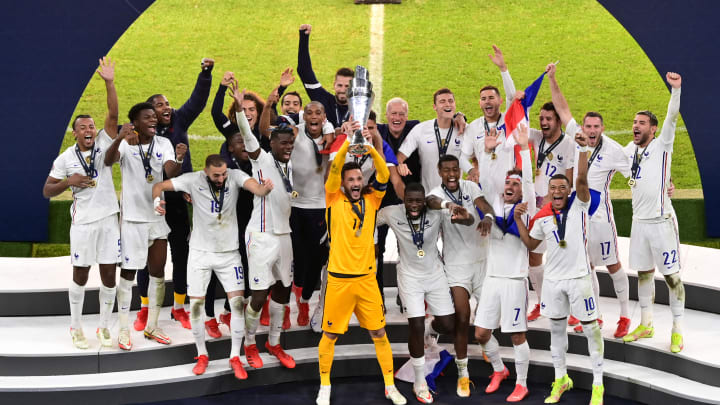 Hugo Lloris levanta el trofeo de la Nations League