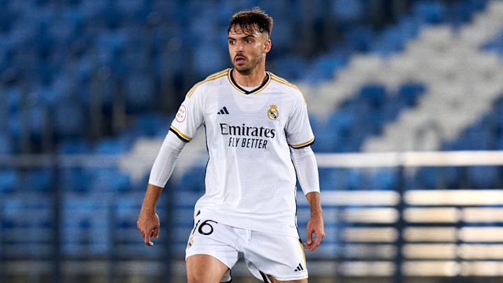Raúl Asencio debutó con el primer equipo del Real Madrid el 9 de noviembre de 2024