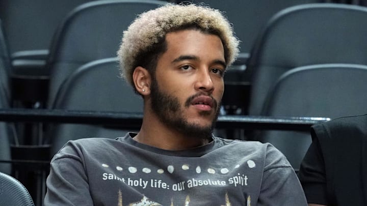 Apr 6, 2025; Portland, Oregon, USA; San Antonio Spurs forward Jeremy Sochan (10) looks on before the game against the Portland Trail Blazers at Moda Center. Mandatory Credit: Soobum Im-Imagn Images Apr 6, 2025; Portland, Oregon, USA; San Antonio Spurs forward Jeremy Sochan (10) looks on before the game against the Portland Trail Blazers at Moda Center. Mandatory Credit: Soobum Im-Imagn Images