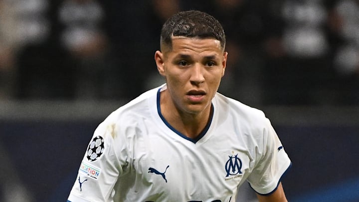 Harit soigne sa blessure au genou