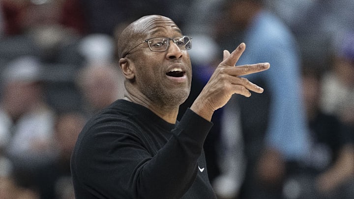 December 22, 2024; Sacramento, California, USA; Sacramento Kings head coach Mike Brown instructs against the Indiana Pacers during the fourth quarter at Golden 1 Center. Mandatory Credit: Kyle Terada-Imagn Images