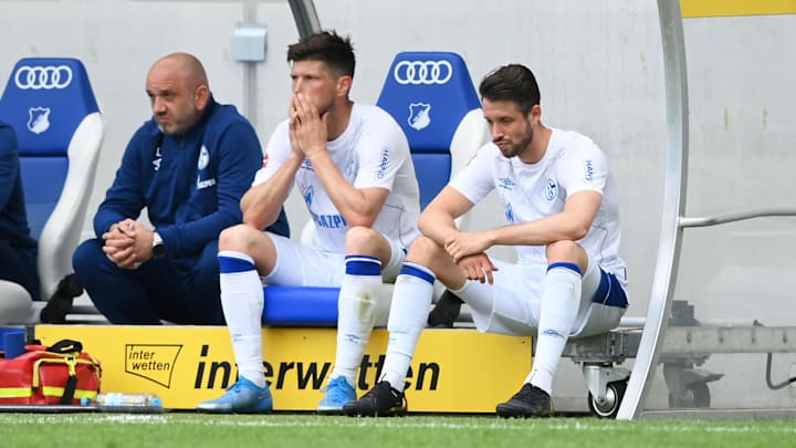 Konnten den Abstieg in der Saison 2020/21 nicht verhindern: Klaas-Jan Huntelaar (m.) & Mark Uth (r.) Konnten den Abstieg in der Saison 2020/21 nicht verhindern: Klaas-Jan Huntelaar (m.) & Mark Uth (r.)